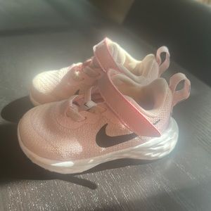 Nike Baby Girls Pink Revolution 6 sz 4C EUC